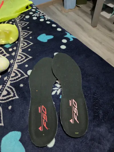 Zapatillas de fútbol Adidas F50 amarillas - miniatura 6