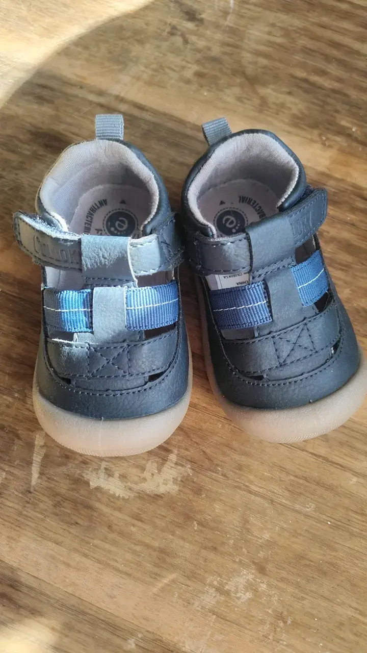 Zapatos de bebé azul con velcro - 1