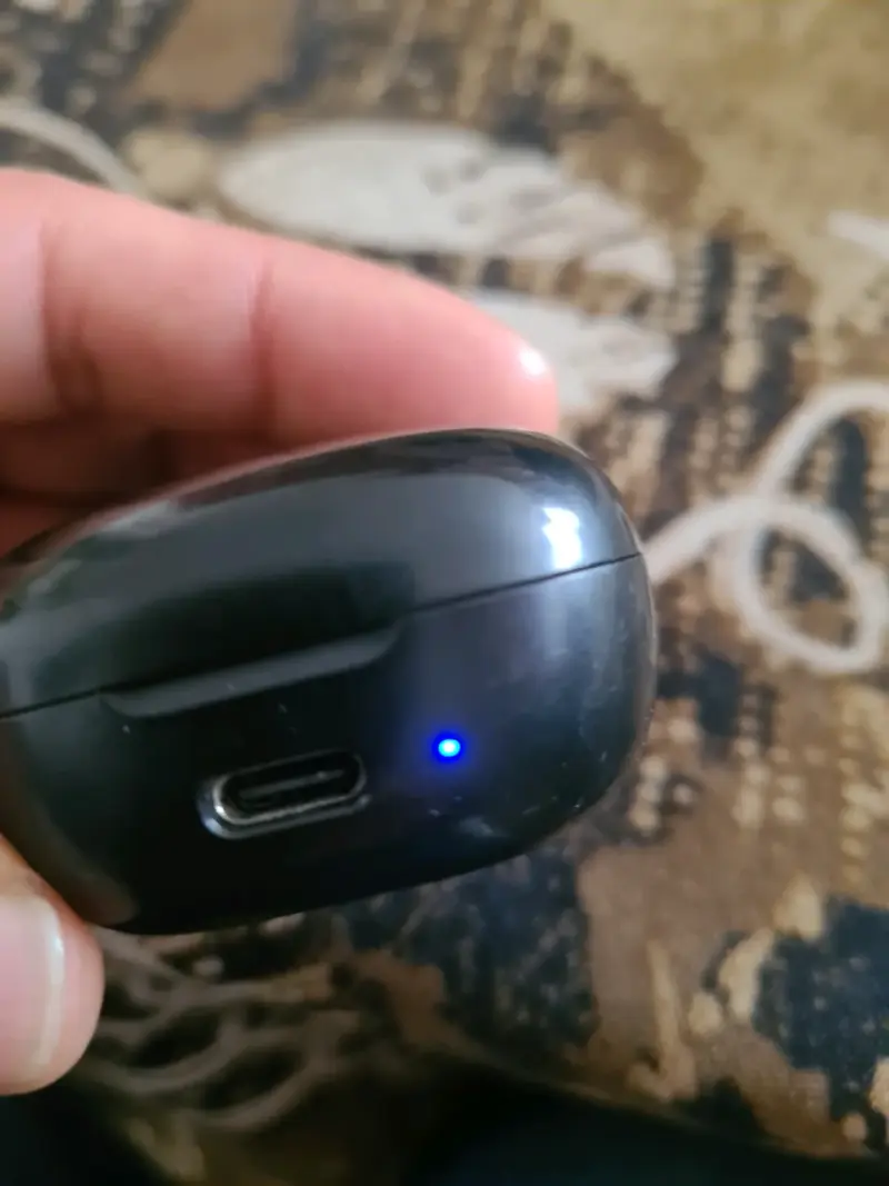 Audífonos inalámbricos Motorola con estuche - 2