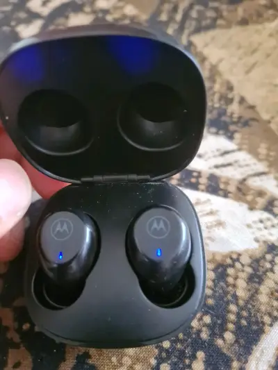 Audífonos inalámbricos Motorola con estuche - miniatura 3