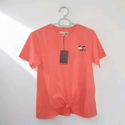 Polera Tommy Hilfiger coral con nudo - miniatura 1