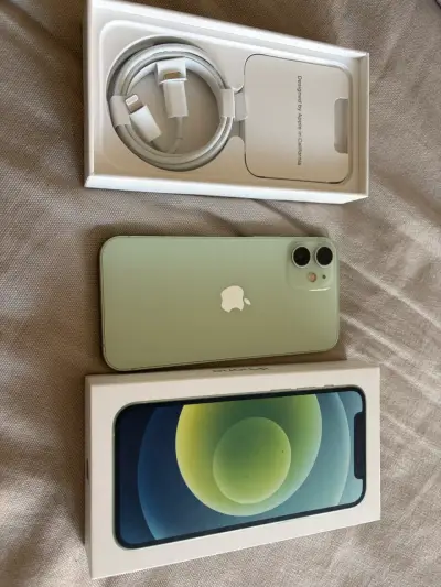iPhone 12 verde con caja y accesorios - miniatura 1