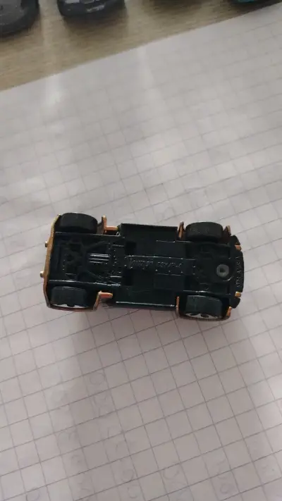 Auto de juguete metálico coleccionable - miniatura 4