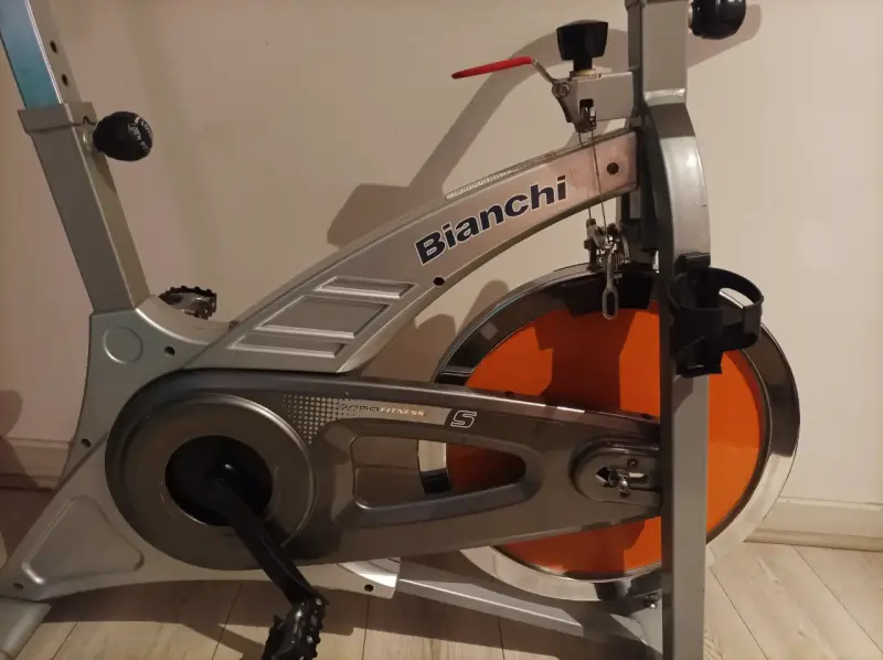 Bicicleta estática Bianchi para fitness - 1
