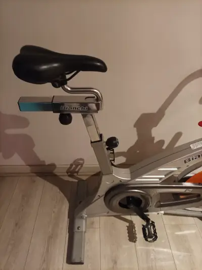 Bicicleta estática Bianchi para fitness - miniatura 5
