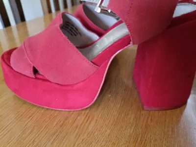 Sandalias de tacón alto rojas de gamuza 39 - miniatura 1