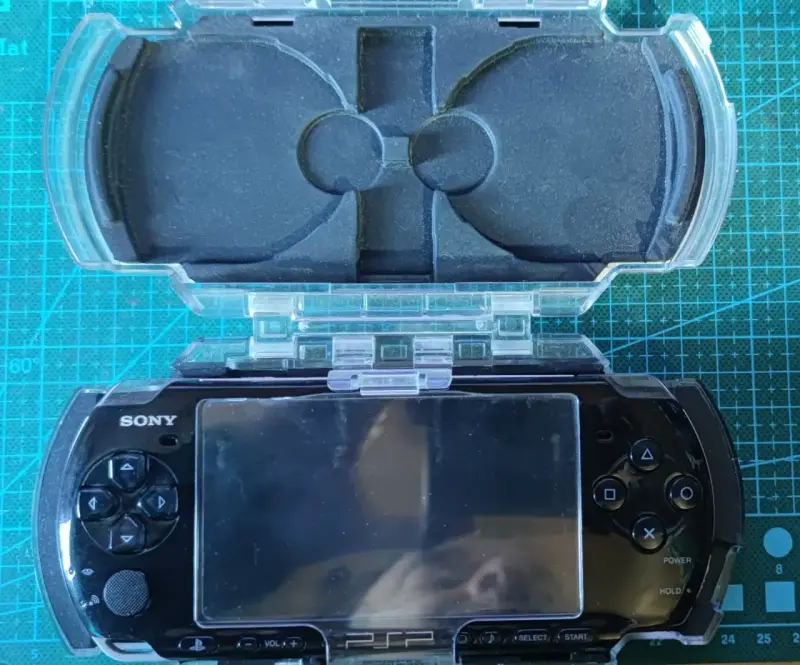 Consola portátil Sony PSP con estuche - 2