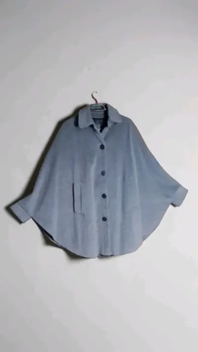 Fina capa gris de lana con botones - miniatura 1