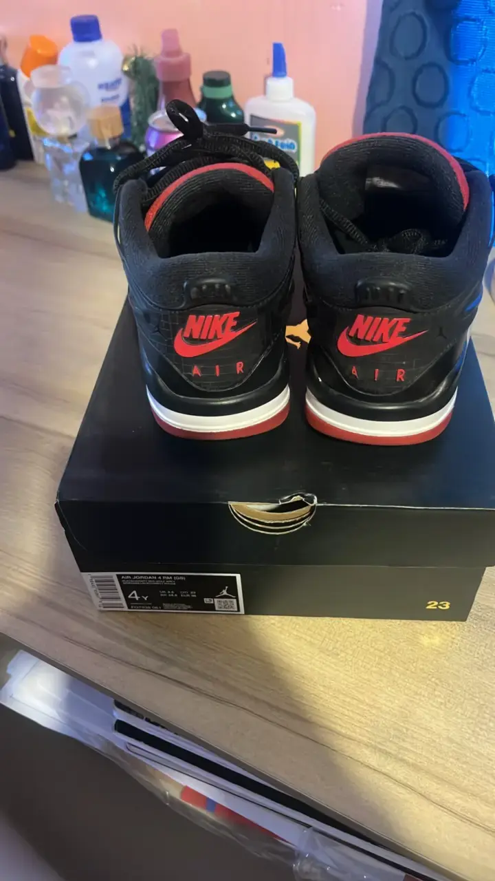 Zapatillas deportivas negras con detalles rojos - 3