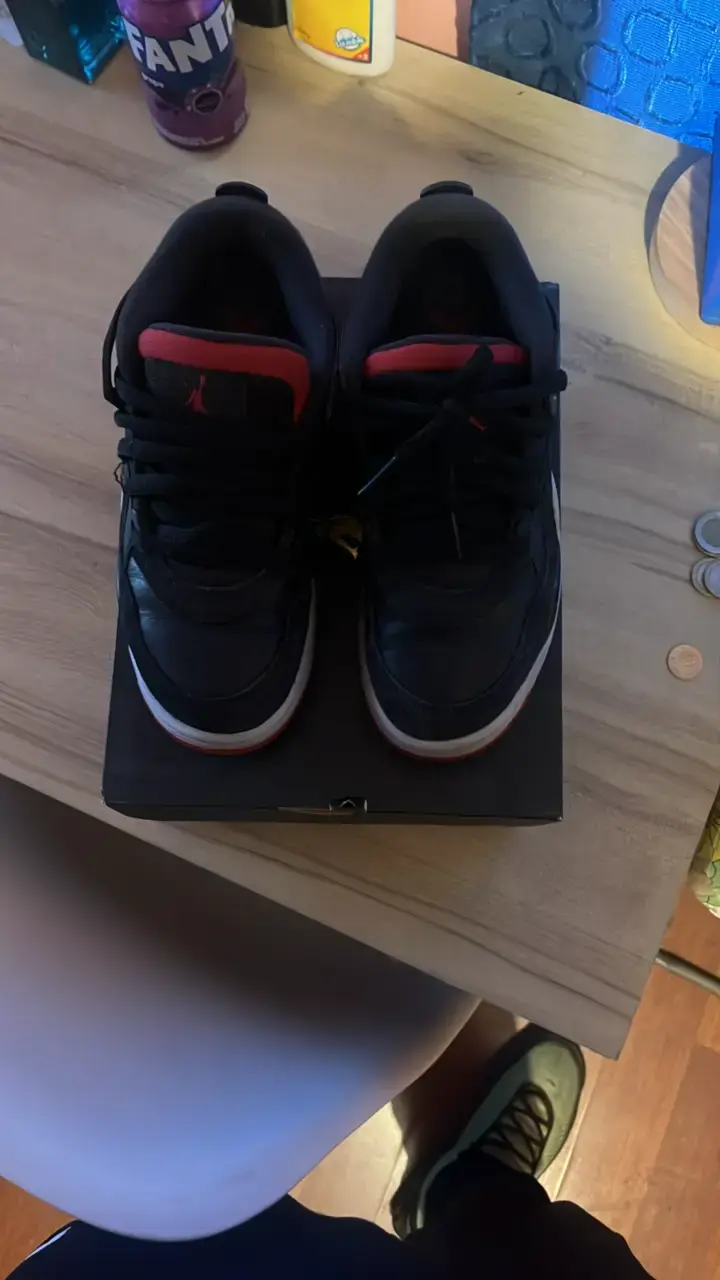 Zapatillas deportivas negras con detalles rojos - 4