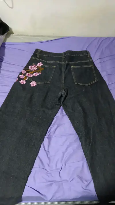 Jeans bordados florales para mujer - miniatura 2