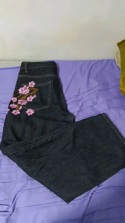 Jeans bordados florales para mujer - miniatura 3