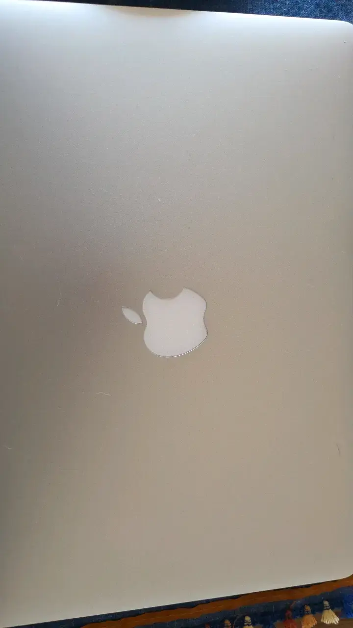 MacBook Apple en buen estado - 1