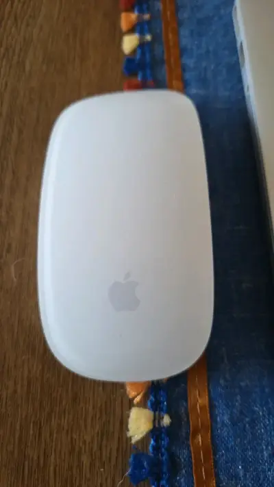 MacBook Apple en buen estado - miniatura 2