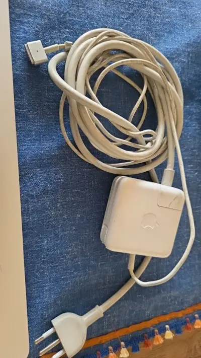 MacBook Apple en buen estado - miniatura 3