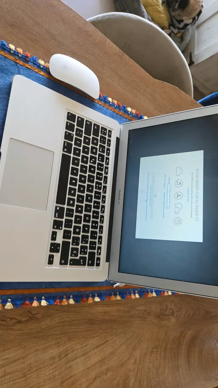 MacBook Apple en buen estado - 4