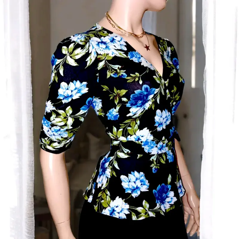 Blusa floral de manga larga para mujer - 2