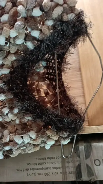 Poncho tejido artesanal en tonos marrones - miniatura 2
