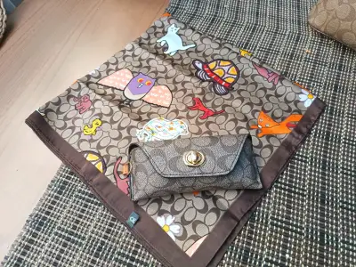 Pañuelo  con estampado de animales - miniatura 2