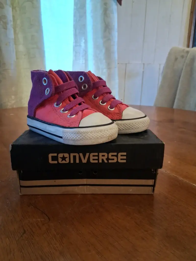 Zapatillas Converse para niña color rosa y morado - 2