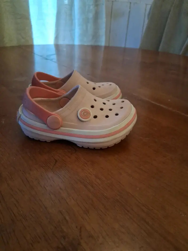 Zuecos de goma rosados para mujer - 2