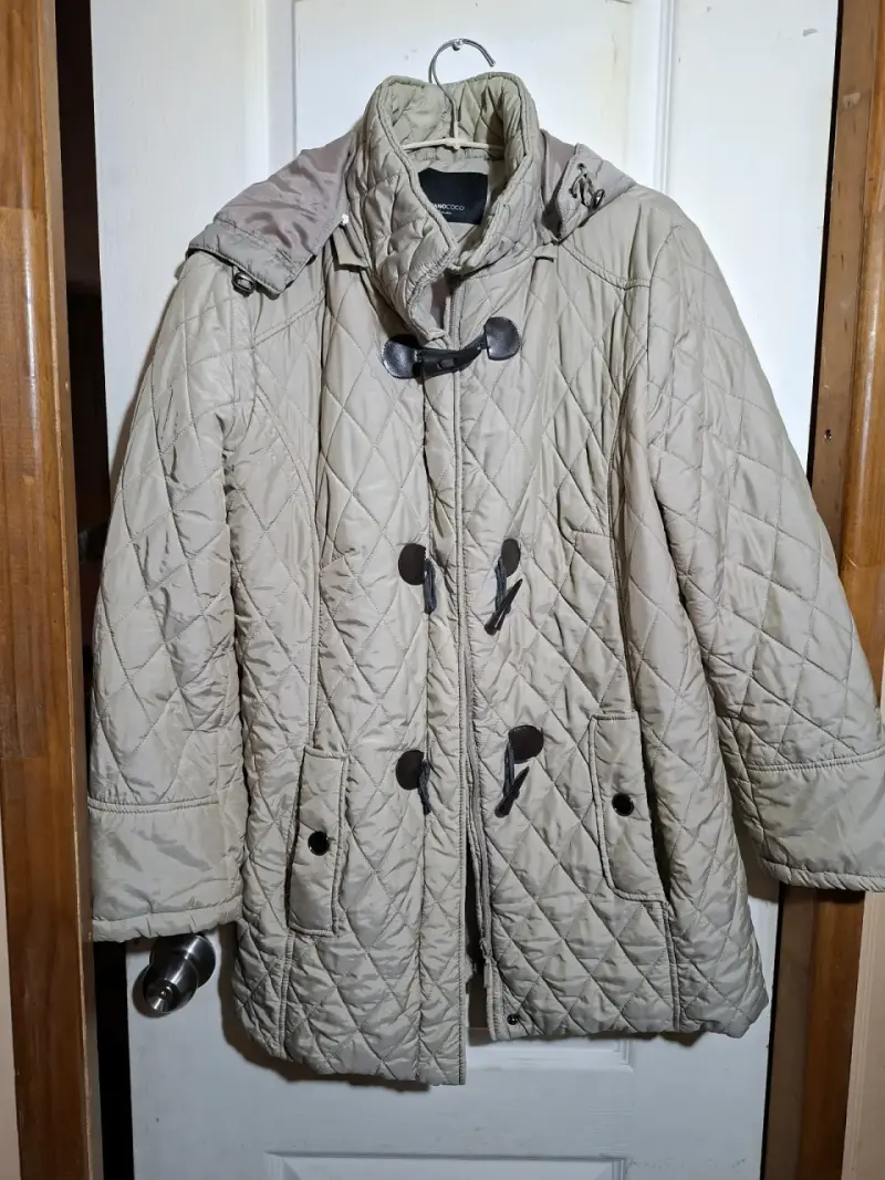 Abrigo beige con gorro desmontable - 4