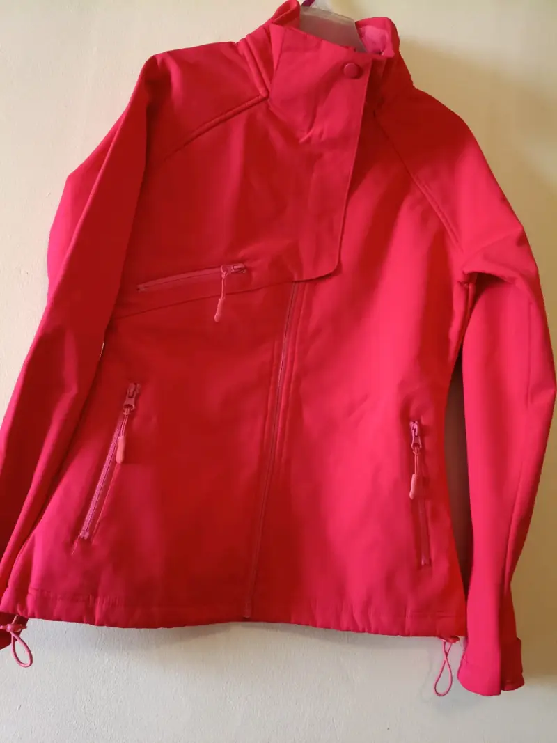 Chaqueta impermeable softshell roja para mujer - 4