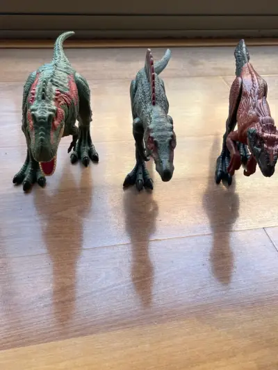 Set de 6 figuras de dinosaurios - miniatura 2