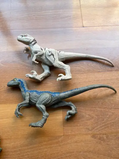 Set de 6 figuras de dinosaurios - miniatura 4