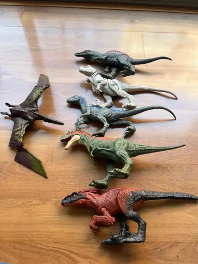 Set de 6 figuras de dinosaurios - miniatura 6