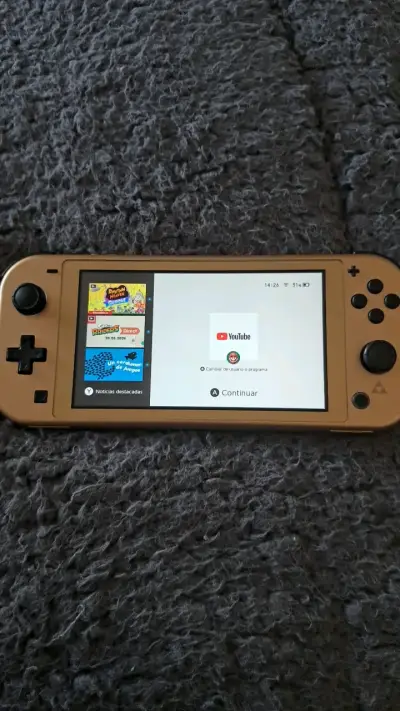 Consola portátil de videojuegos color dorado - miniatura 1