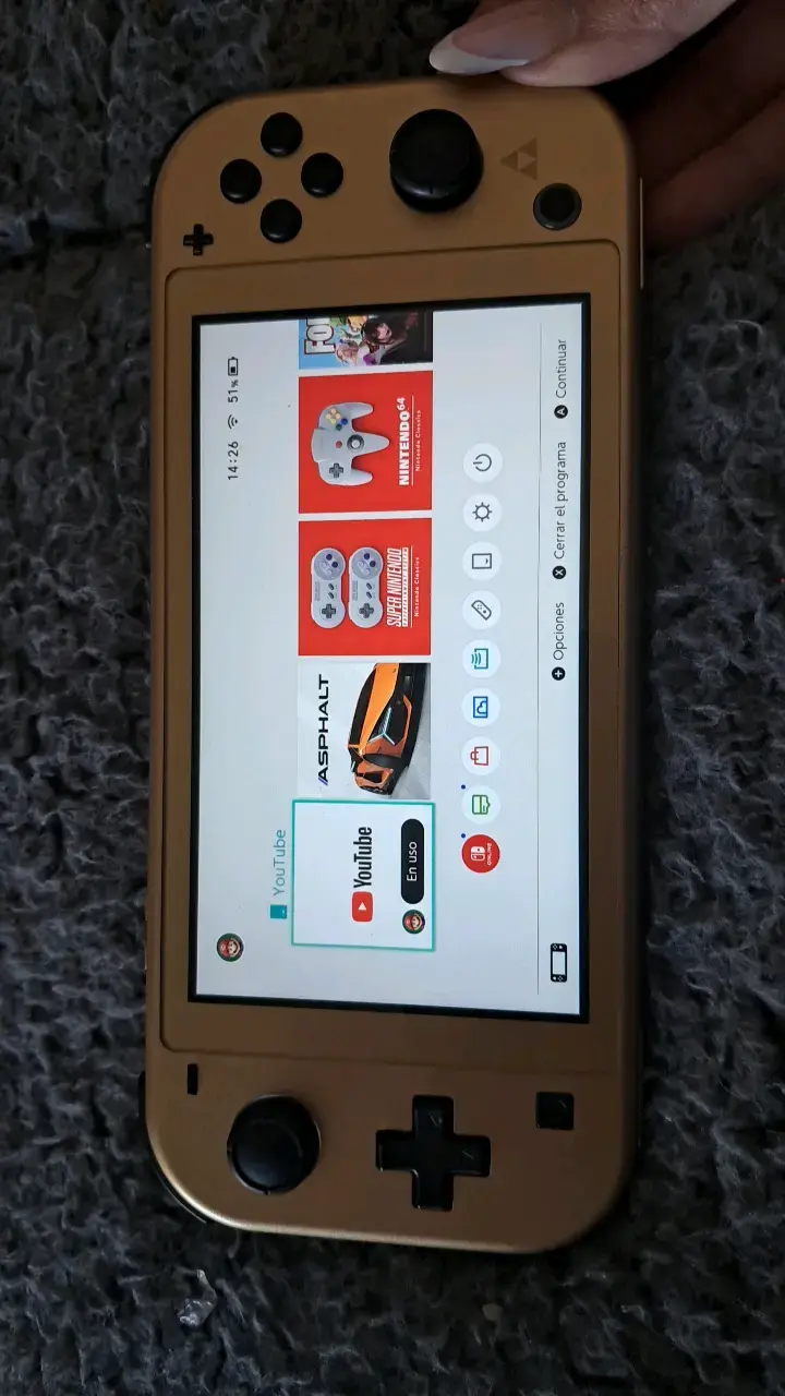 Consola portátil de videojuegos color dorado - 2