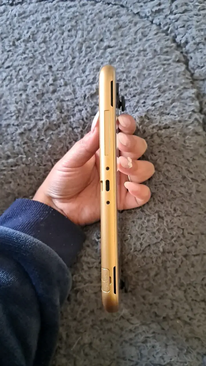 Consola portátil de videojuegos color dorado - 4