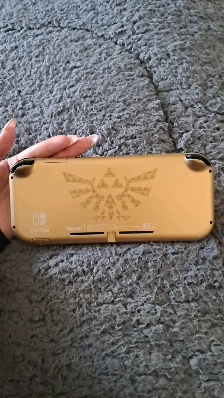 Consola portátil de videojuegos color dorado - 5