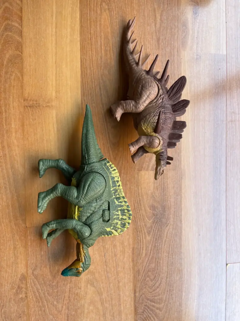 Figuras de dinosaurios de juguete - 2
