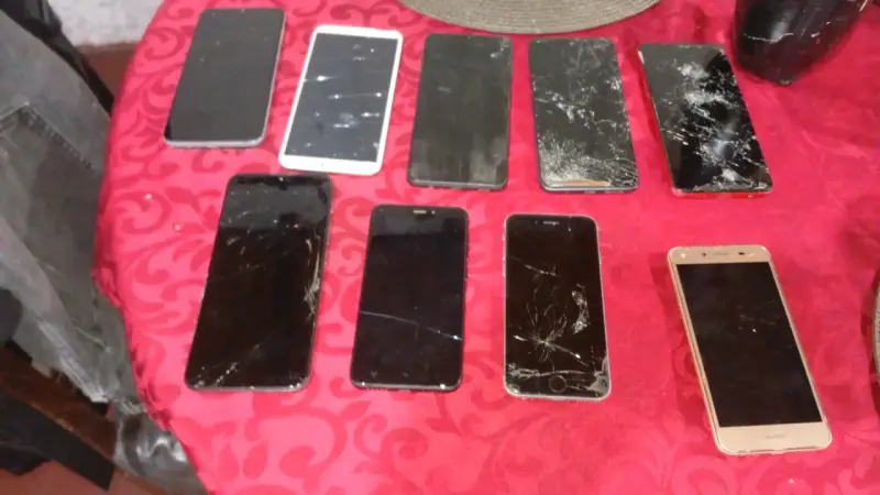 Lote de celulares usados de varias marcas - 2