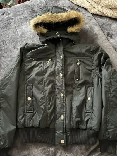 Chaqueta negra con fur - miniatura 3