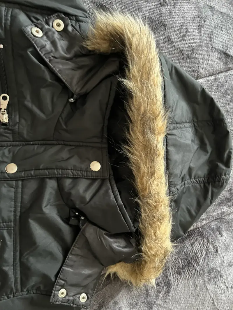 Chaqueta negra con fur - 4