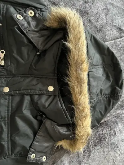 Chaqueta negra con fur - miniatura 4