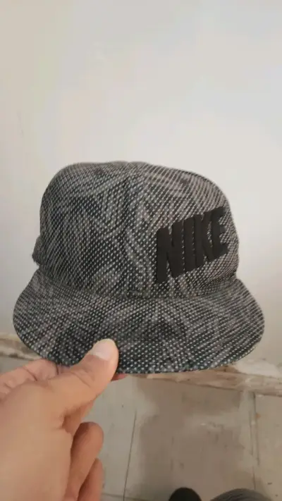 Gorro Nike estampado gris unisex - miniatura 1