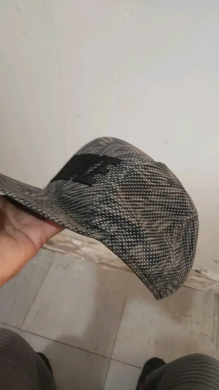Gorro Nike estampado gris unisex - 2