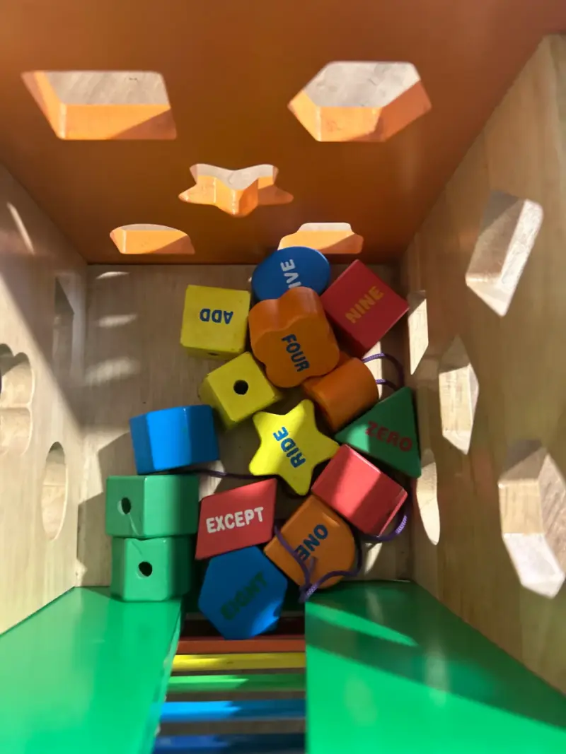 Cubo de actividades de madera para niños - 2