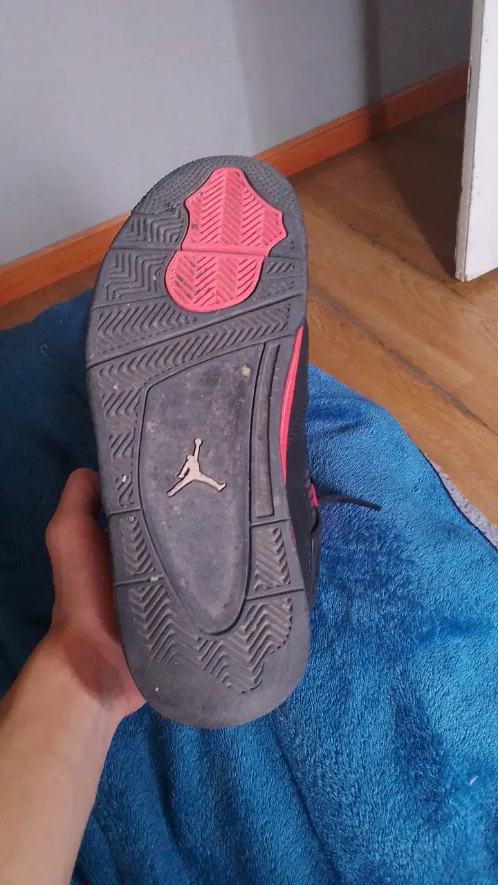 Zapatillas deportivas negras con detalles rojos - 4