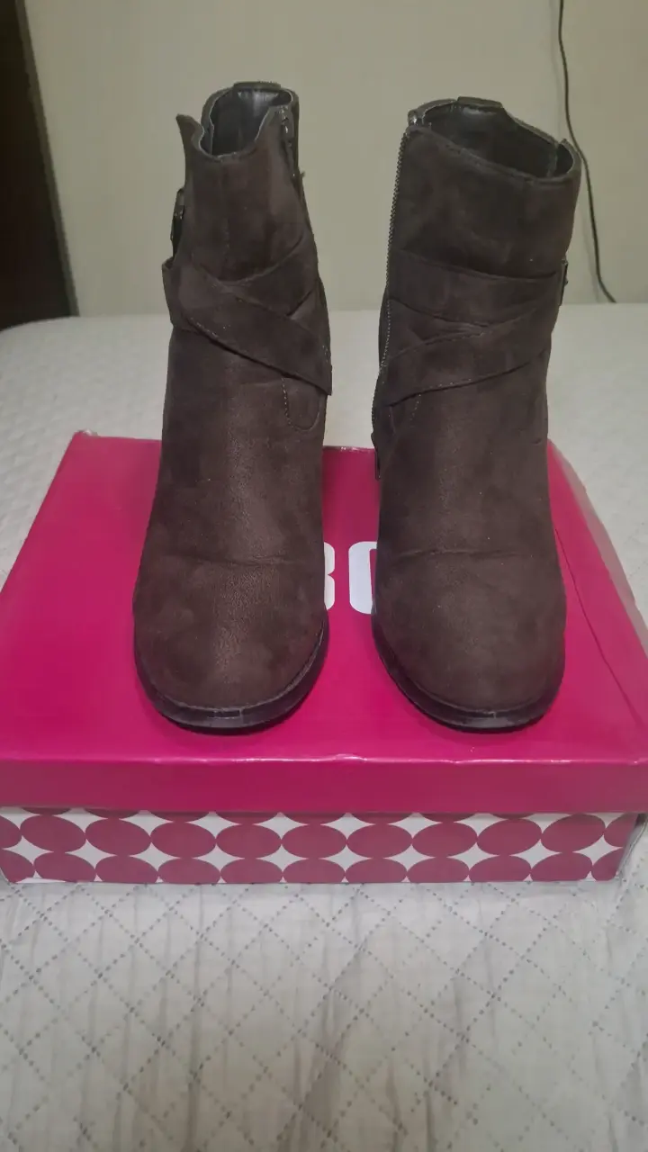 Botines de gamuza marrón con tacón - 2