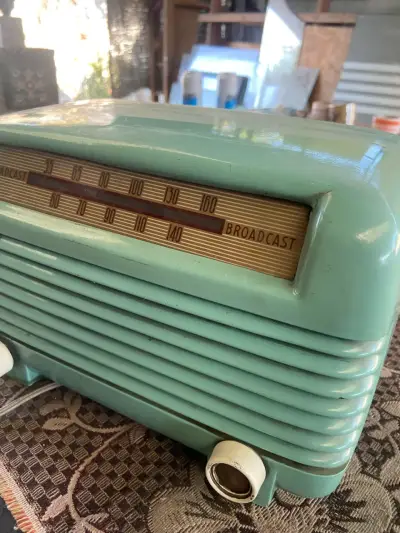 Radio vintage verde menta estilo retro - miniatura 2