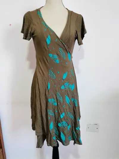 Vestido marrón con estampado azul - miniatura 1