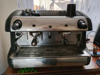 Máquina de café espresso profesional doble grupo - miniatura 1
