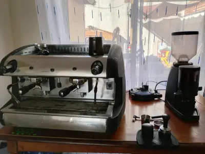 Máquina de café espresso profesional doble grupo - miniatura 3