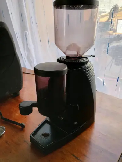 Máquina de café espresso profesional doble grupo - miniatura 4