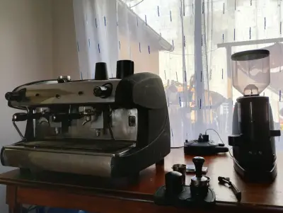 Máquina de café espresso profesional doble grupo - miniatura 5